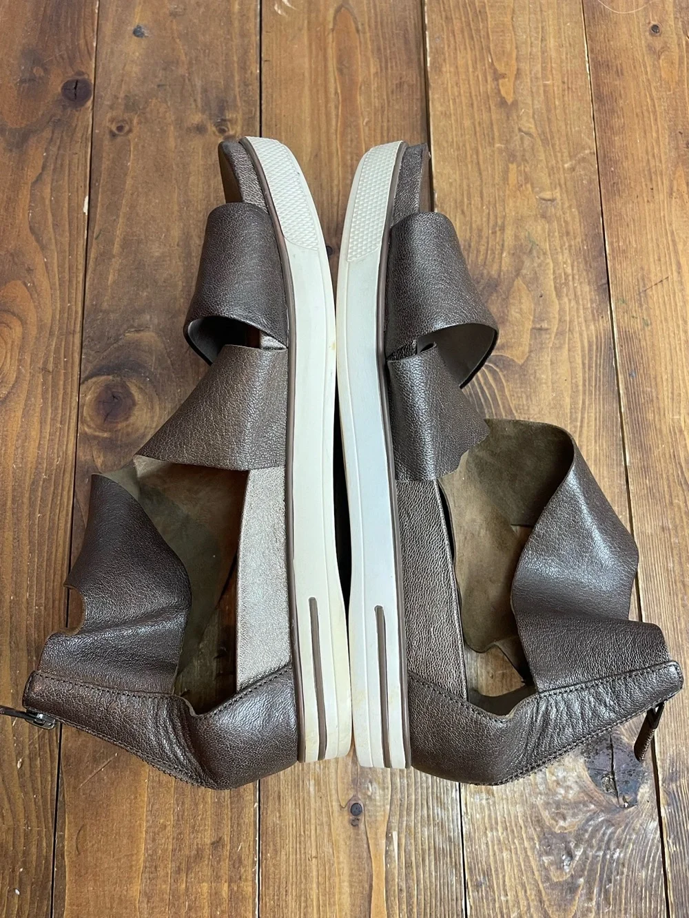 Eileen Fisher sport platform sandals tumbled bronze metallic leather size 9